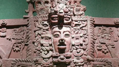 “小桥探秘：三球与大球间默契与矛盾，共融之道超越对立”